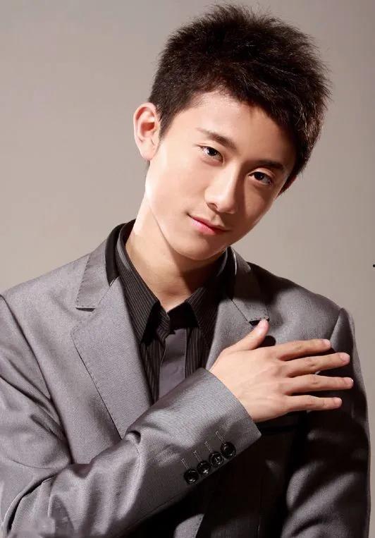 张一山娱乐圈吃瓜事件图片,吃瓜图鉴揭秘幕后真相